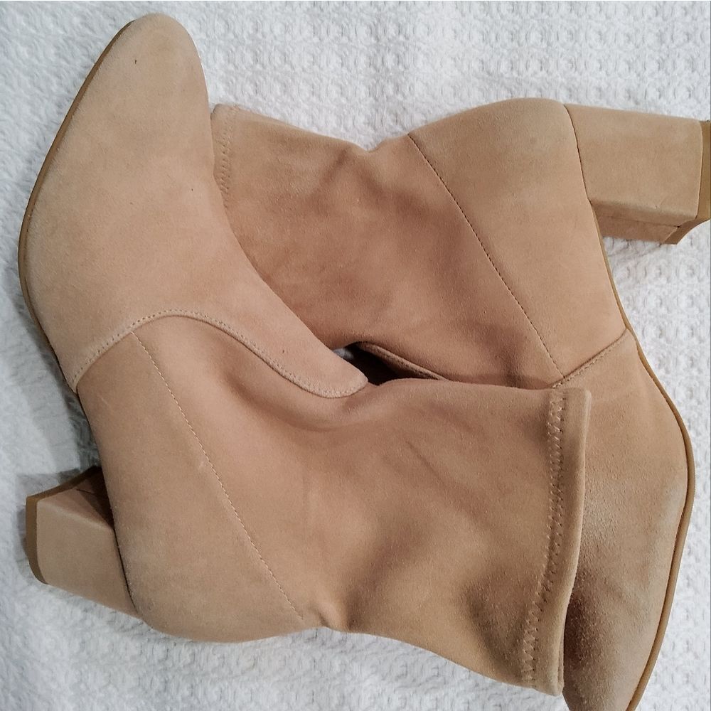 Stuart Weitzman Siggy Block Heel Peach Suede Boot… - image 3